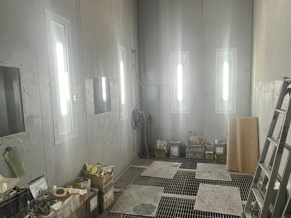 （株）フジックス　塗装ブース内防爆照明器具LED化工事